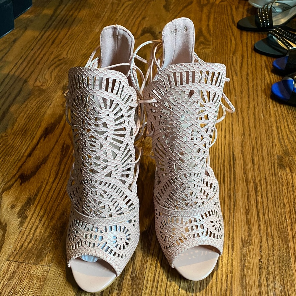 Pink snakeskin thin heel shoe